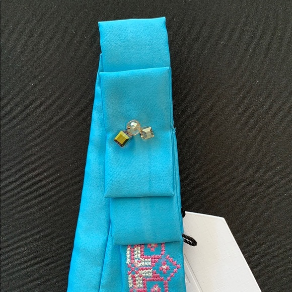 Blue bow & pink embroidery belt - Picture 4 of 4